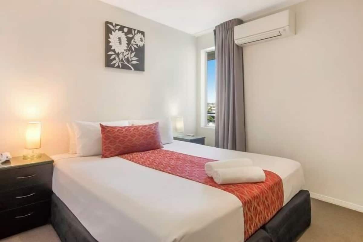 In-room safe, desk, soundproofing, iron/ironing board