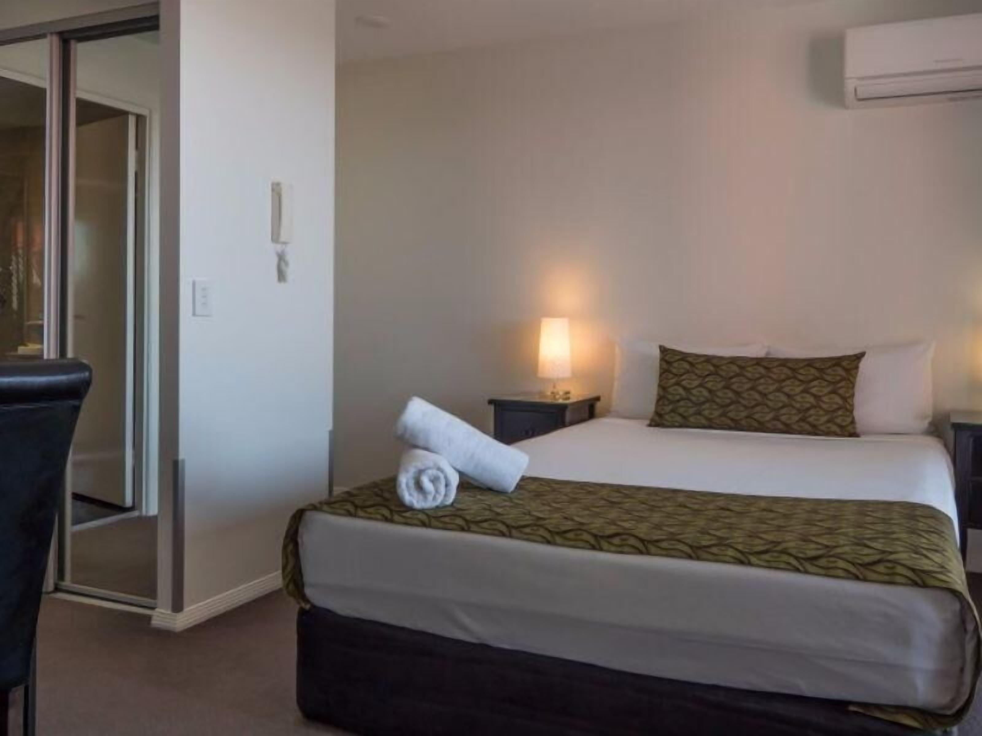 Caja de seguridad en la habitación, escritorio y insonorización 