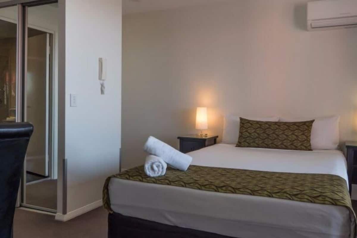 In-room safe, desk, soundproofing, iron/ironing board