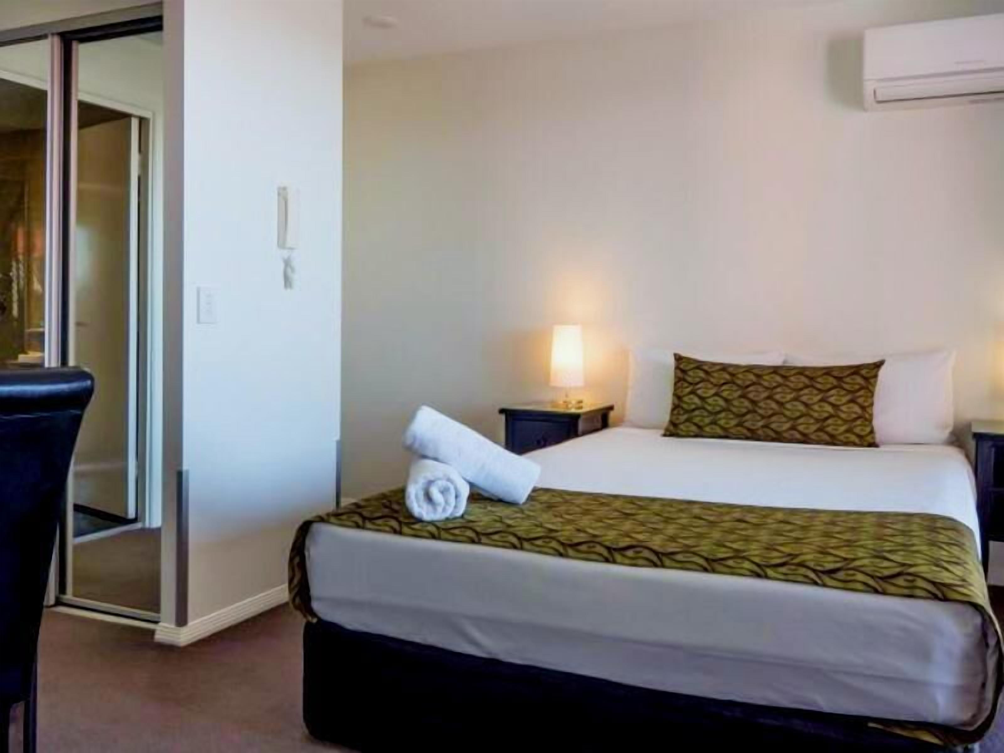 Caja de seguridad en la habitación, escritorio y insonorización 