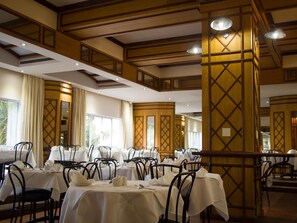 Café da manhã, almoço e jantar