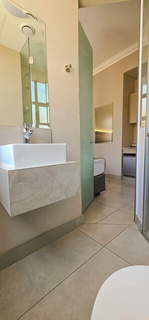 Bathroom - The Albany Hotel (Durban)