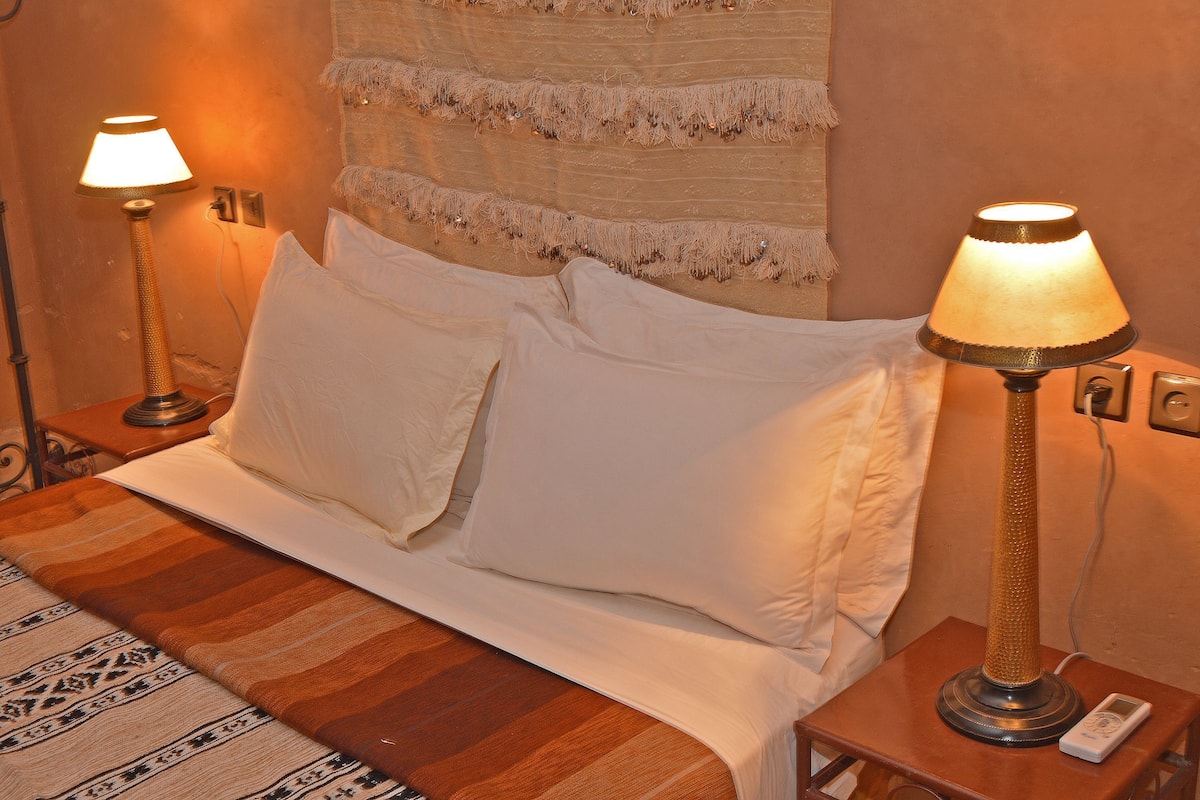 Sistema de insonorización, wifi gratis, ropa de cama