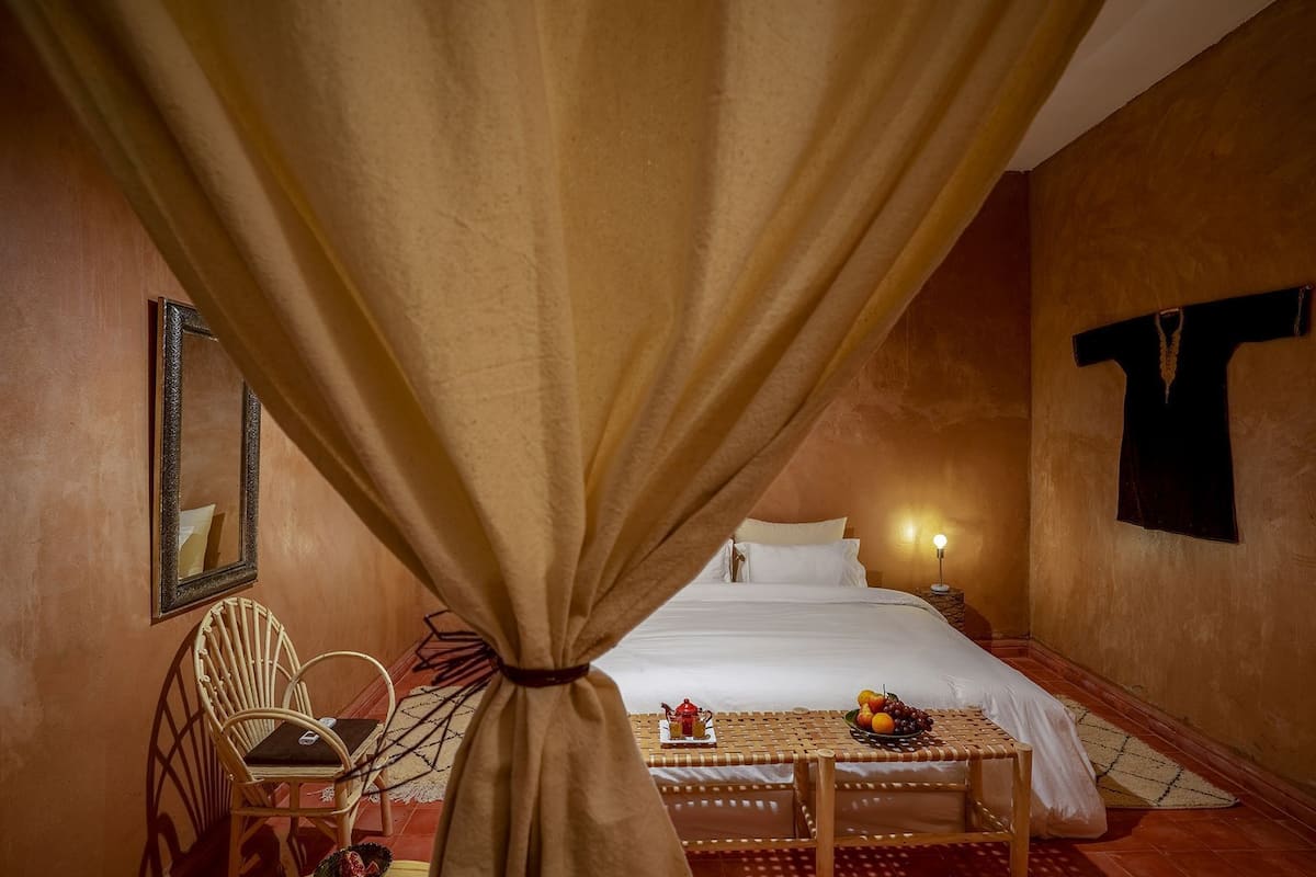 Soundproofing, free WiFi, bed sheets