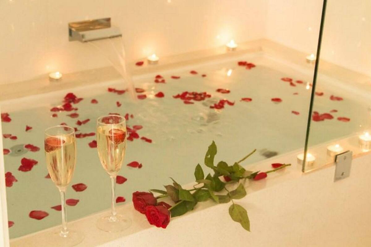 Deluxe Spa Loft | Jetted bathtub