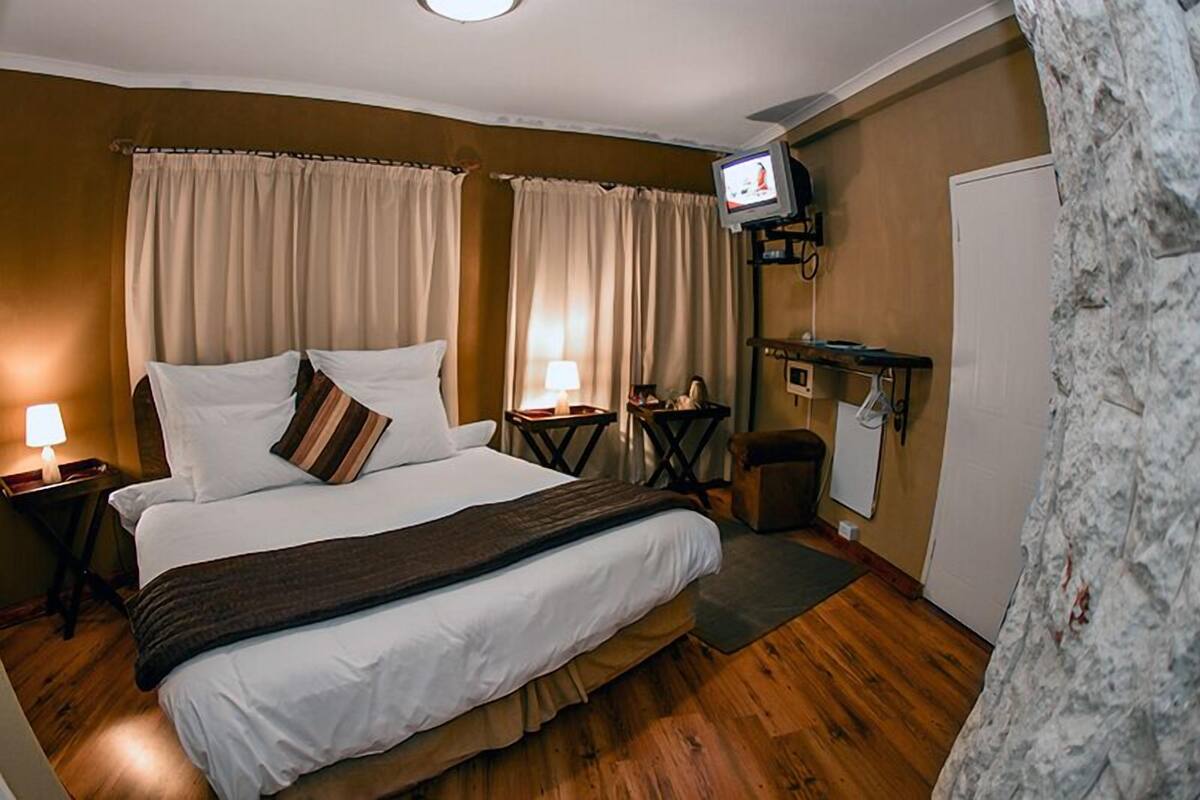 Minibar, in-room safe, individually decorated, individually furnished