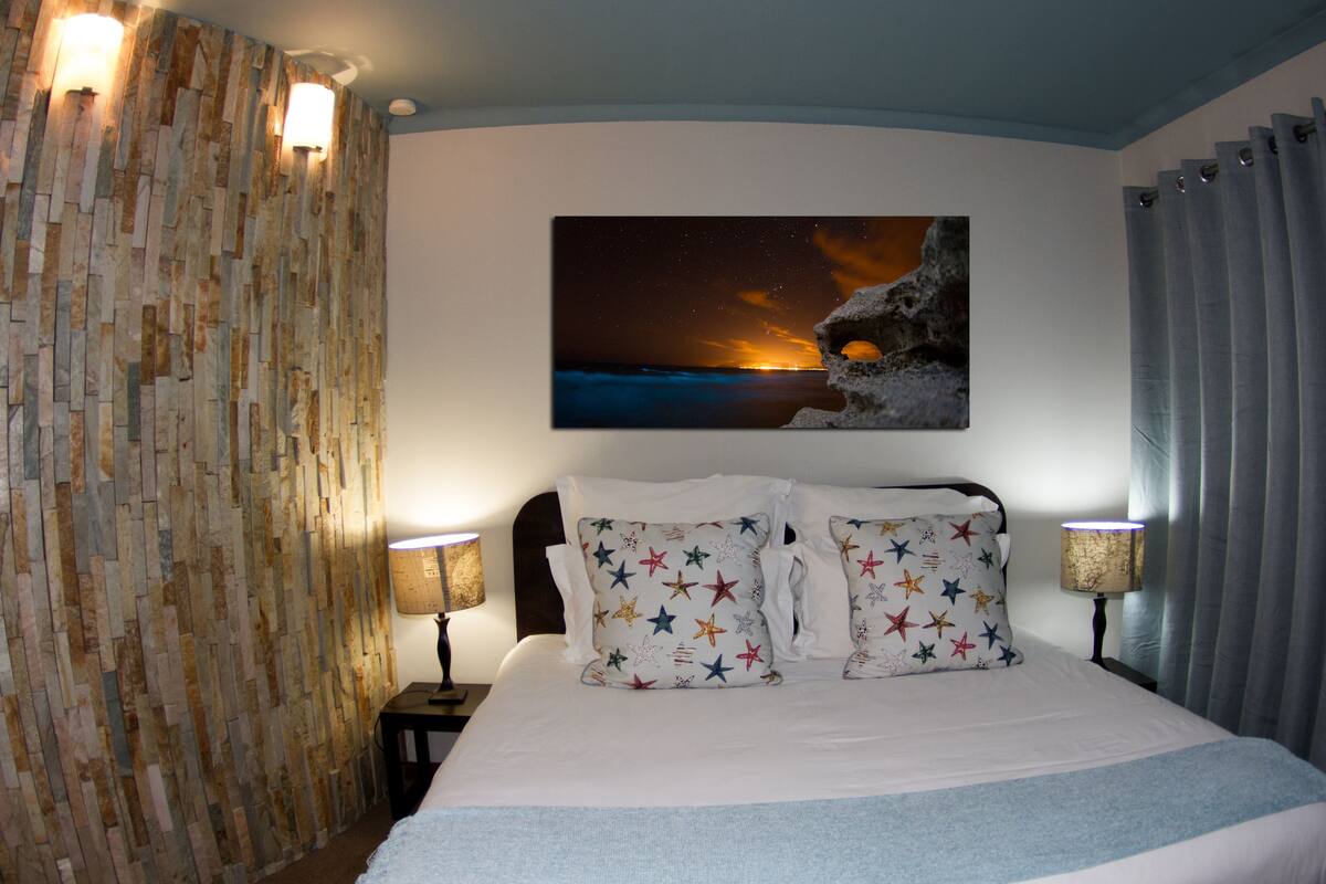 Minibar, in-room safe, individually decorated, individually furnished