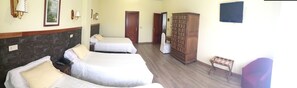 三人房 | 记忆海绵床垫、办公桌、免费 WiFi、床单