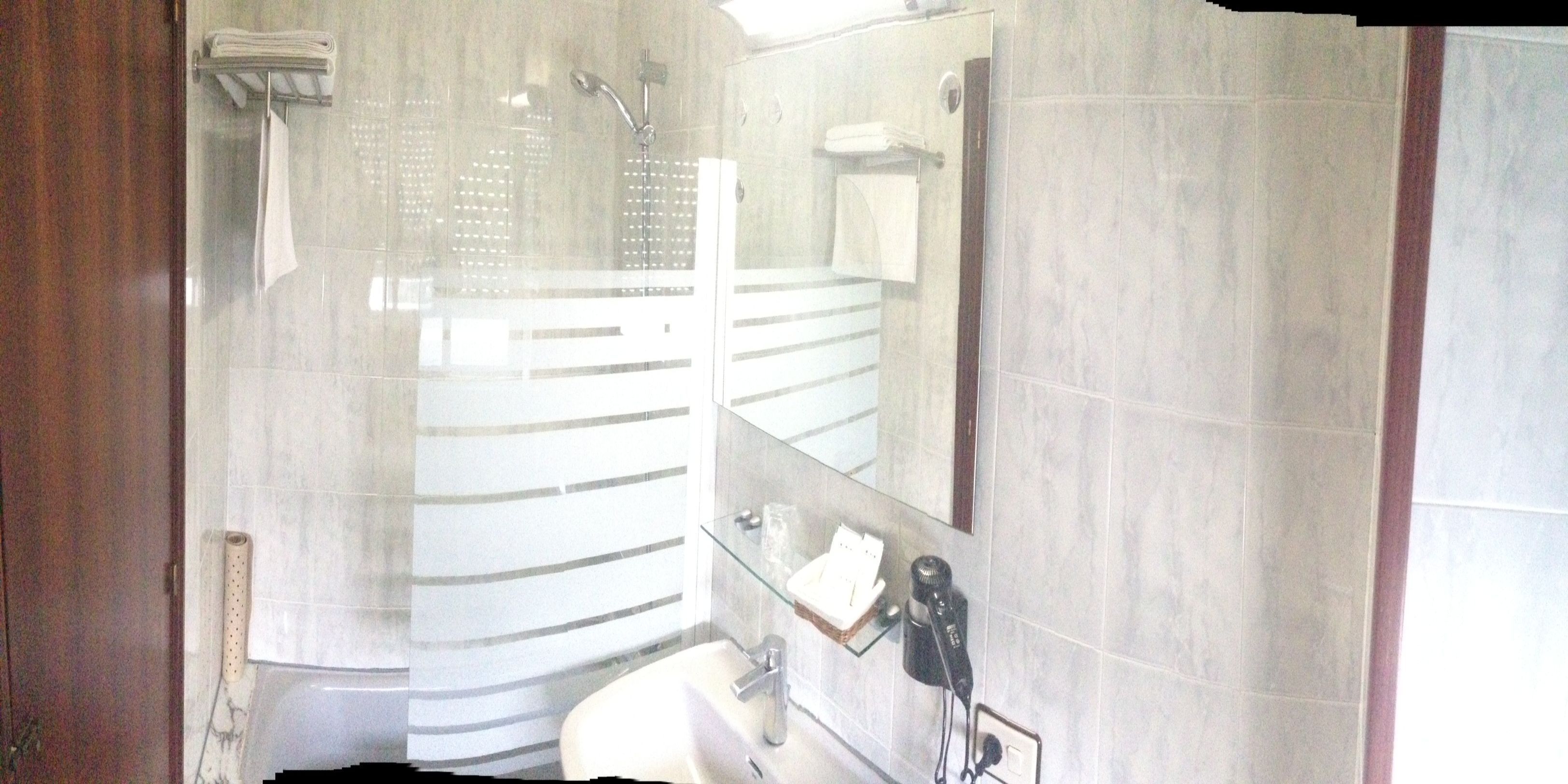 standard twin room | bathroom | bathtub, free toiletries, hair dryer, bidet
