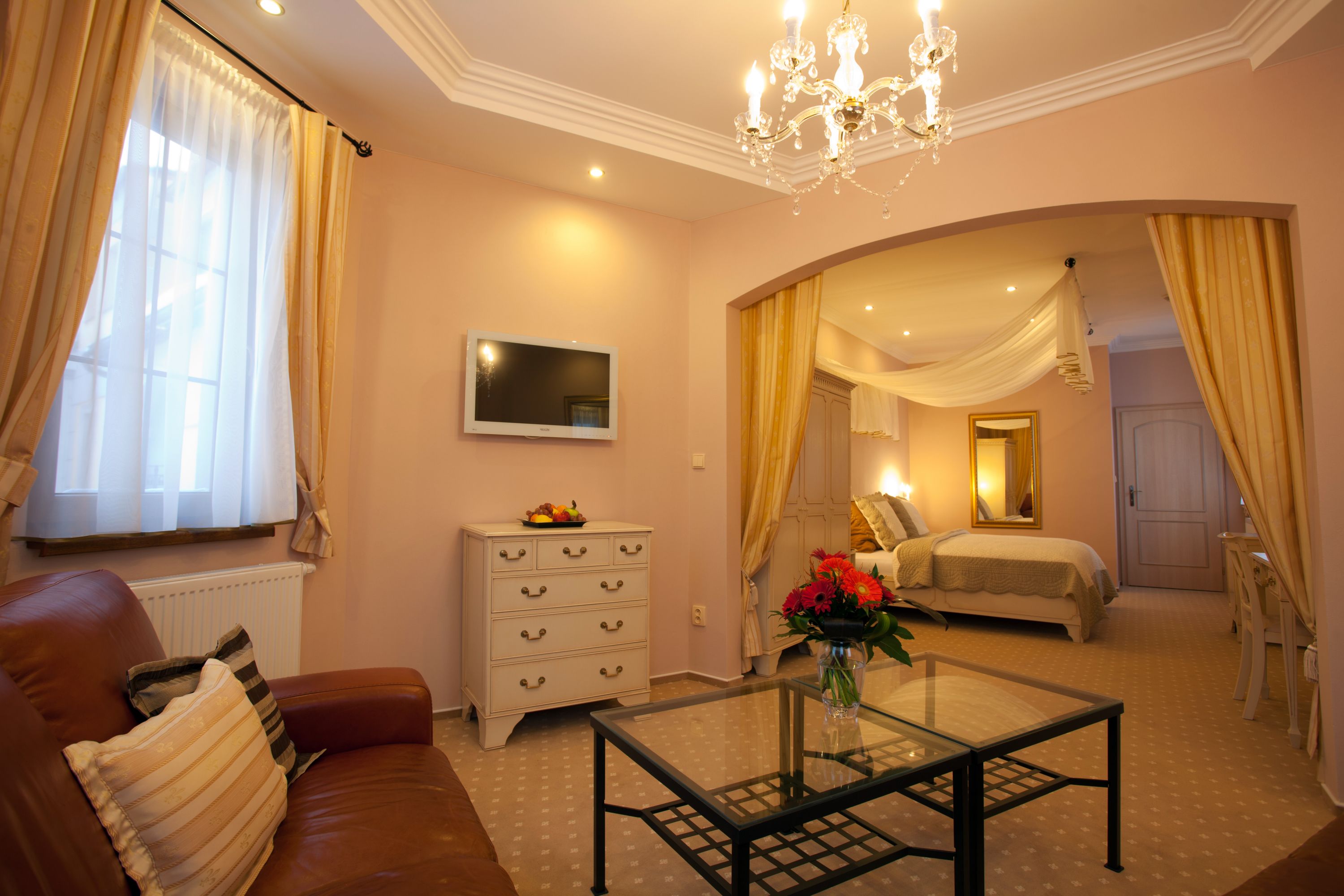 royal apartment, bathtub | living area | tv