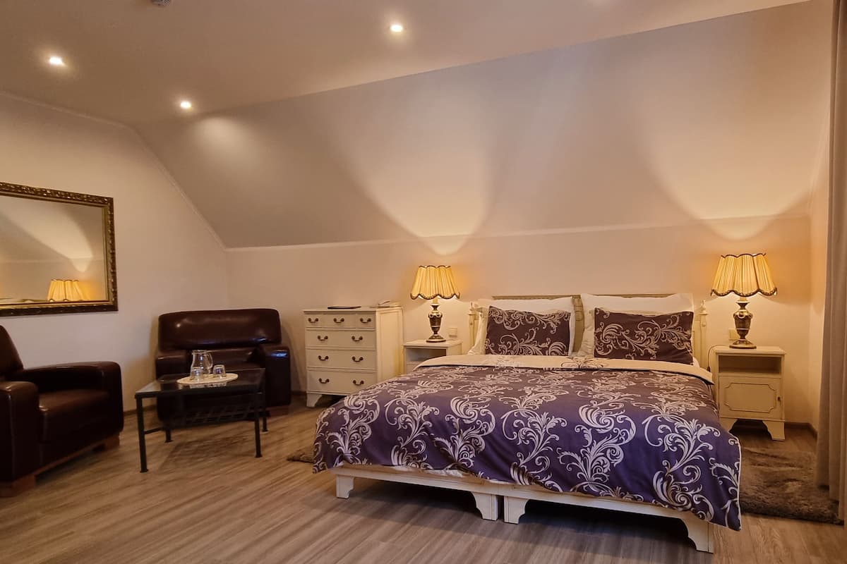 Superior Double Room | 1 bedroom, minibar, in-room safe, desk