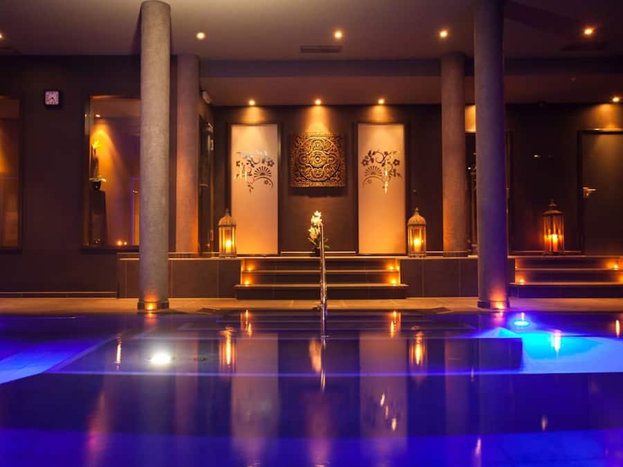 Indoor pool, sun loungers