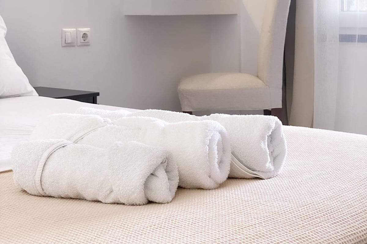 Studio Tiêu chuẩn | Két bảo mật tại phòng, bàn, bàn ủi/dụng cụ ủi quần áo 
