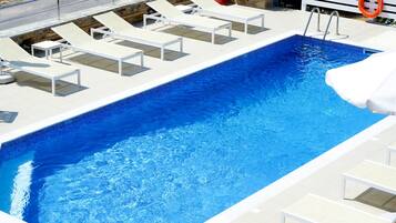 Seasonal outdoor pool, pool umbrellas, sun loungers