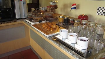 Free daily buffet breakfast