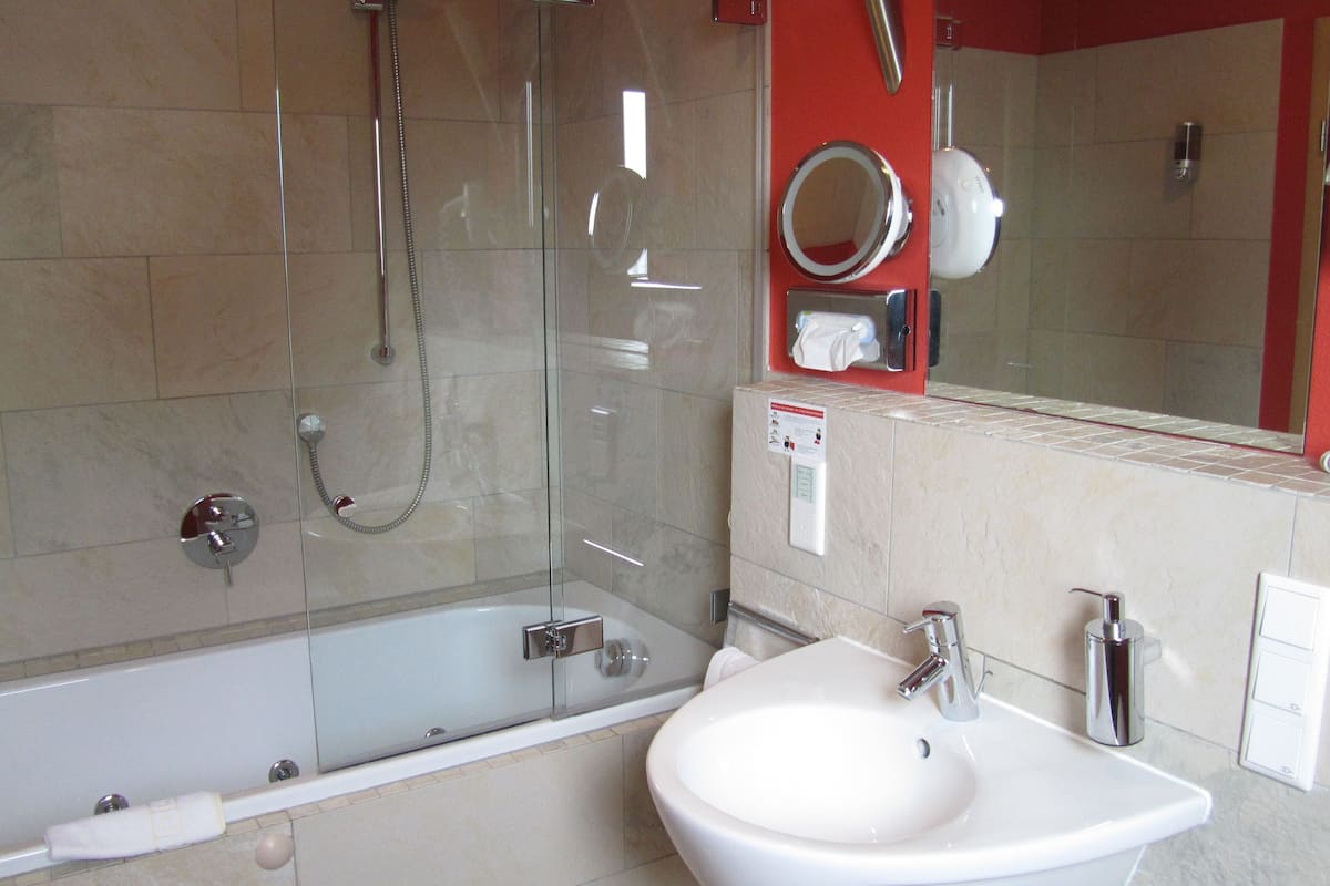 family quadruple room, 2 bedrooms, hot tub, garden view | bathroom | hydromassage showerhead, hair dryer, towels