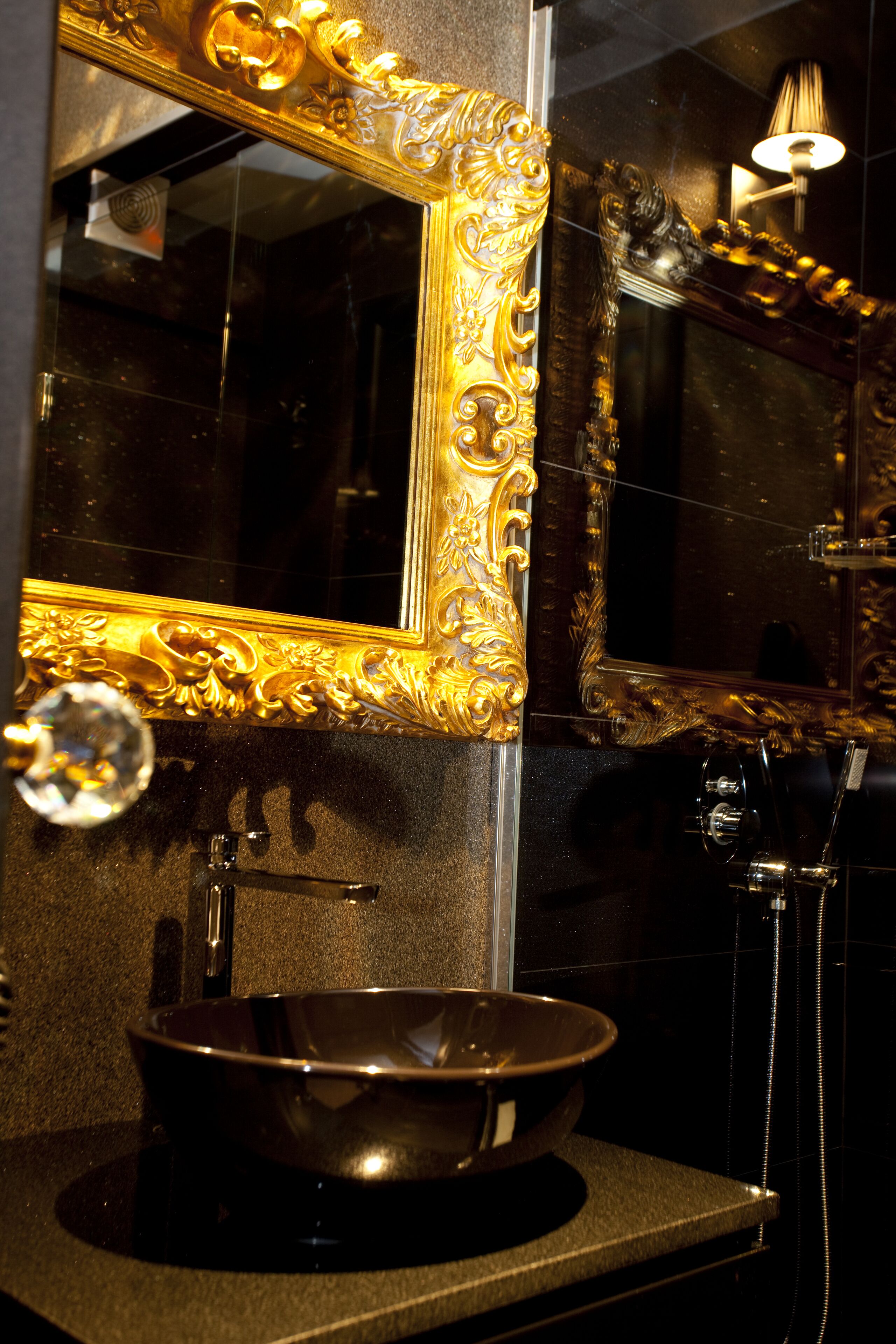 deluxe room | bathroom sink