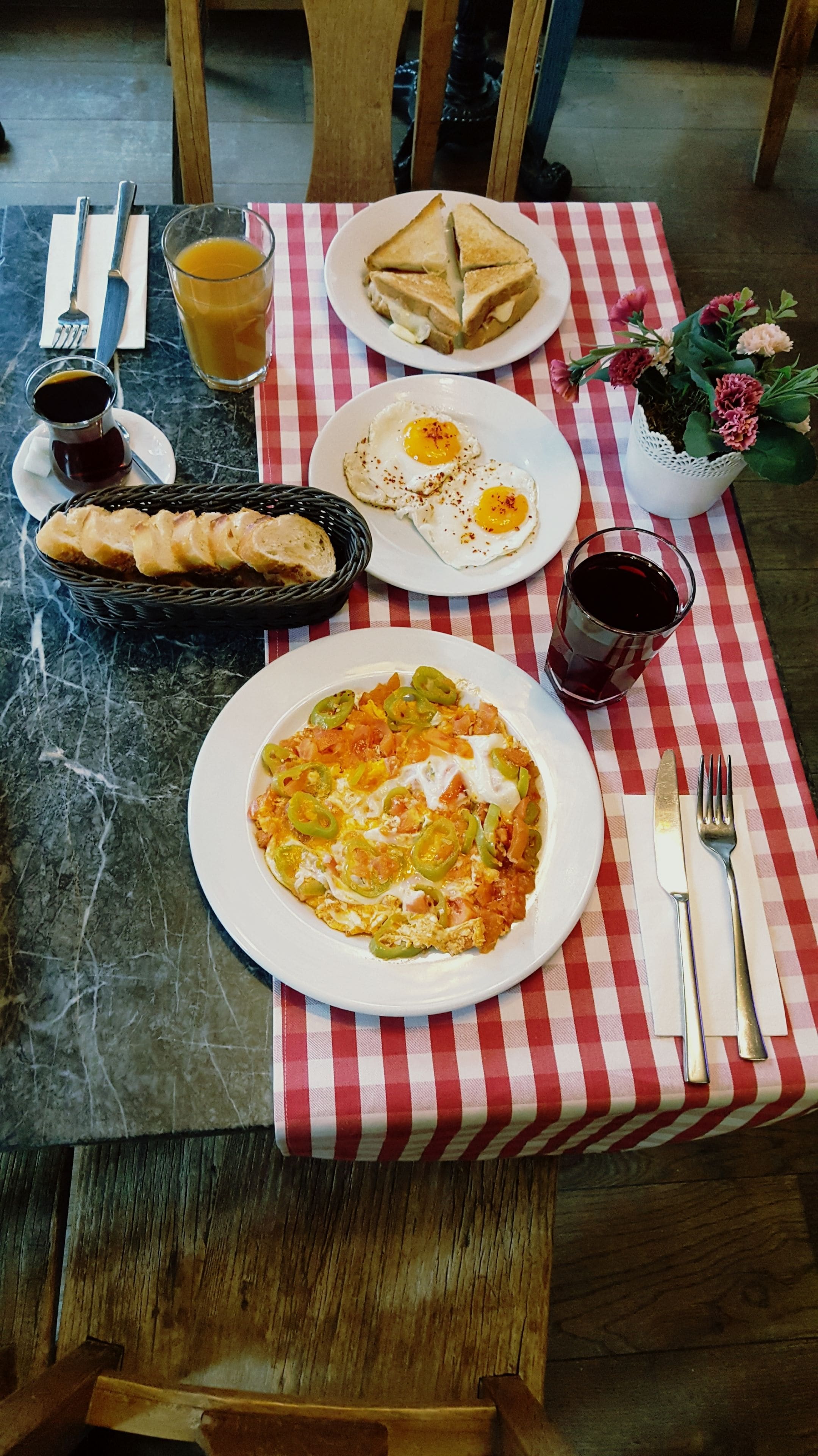 free daily cooked-to-order breakfast