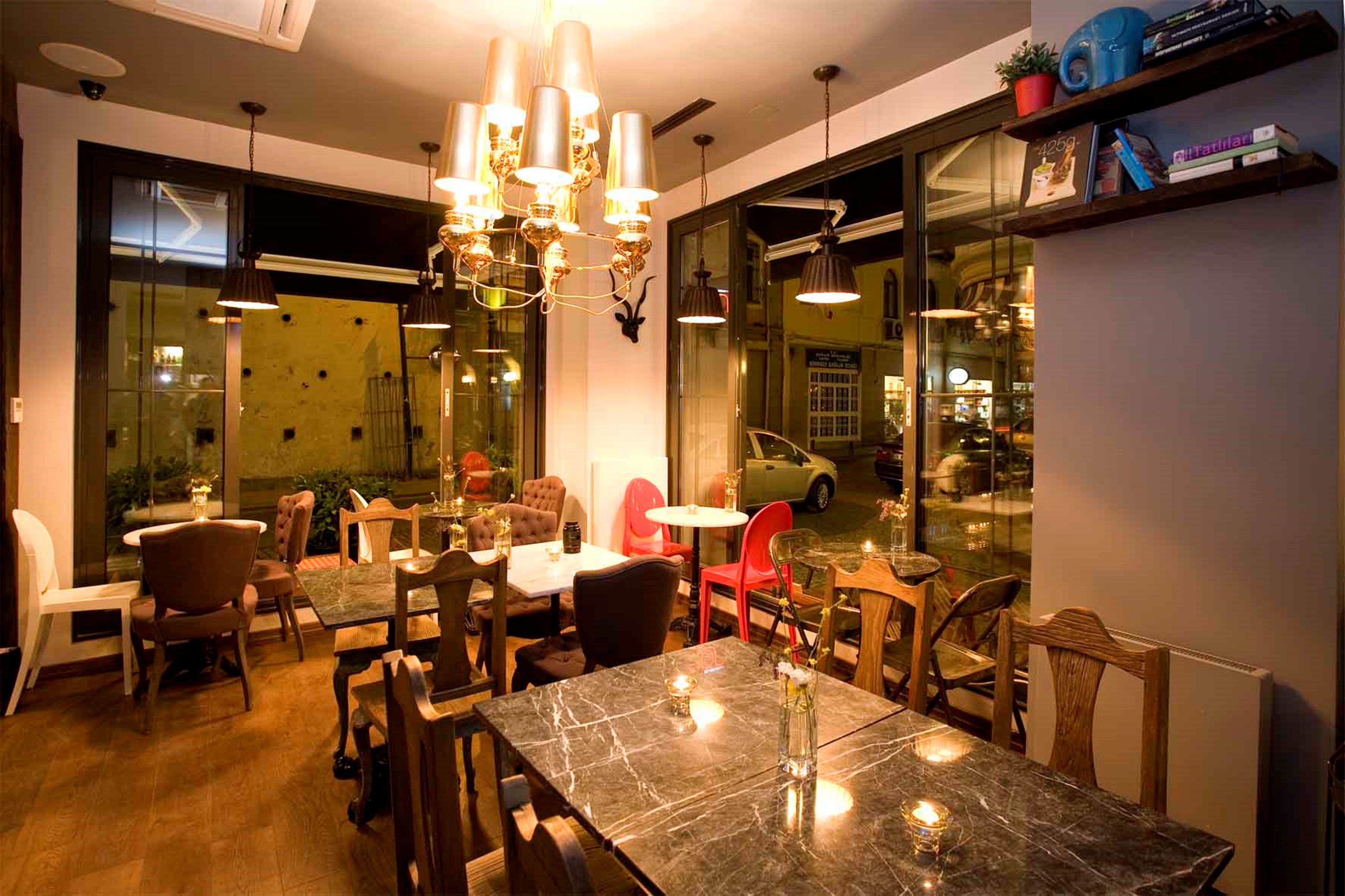 free daily cooked-to-order breakfast