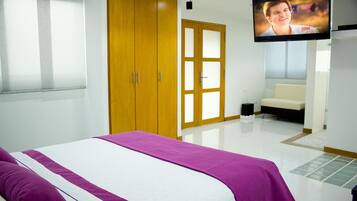 Premium bedding, in-room safe, blackout curtains, free WiFi
