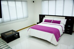 Premium bedding, in-room safe, blackout drapes, free WiFi