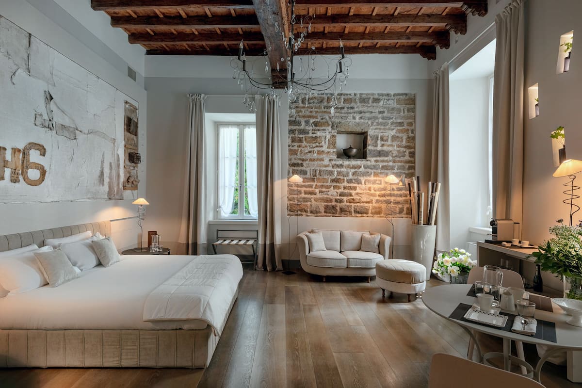 1 bedroom, premium bedding, minibar, in-room safe