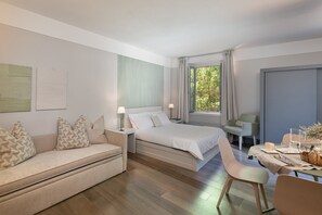 Family Suite | Premium bedding, minibar, in-room safe, desk