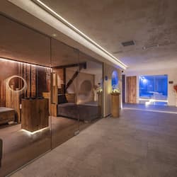 Un sauna, una bañera de hidromasaje, aguas termales/minerales