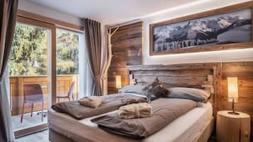 Habitación doble de lujo | Ropa de cama de alta calidad, edredón y camas con efecto memoria