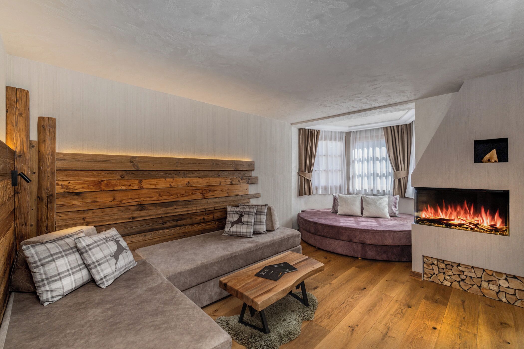 Suite Romantic | เครื่องนอนระดับพรีเมียม, ผ้านวมขนเป็ ด, เตียงเมมโมรีโฟม, มินิบาร์