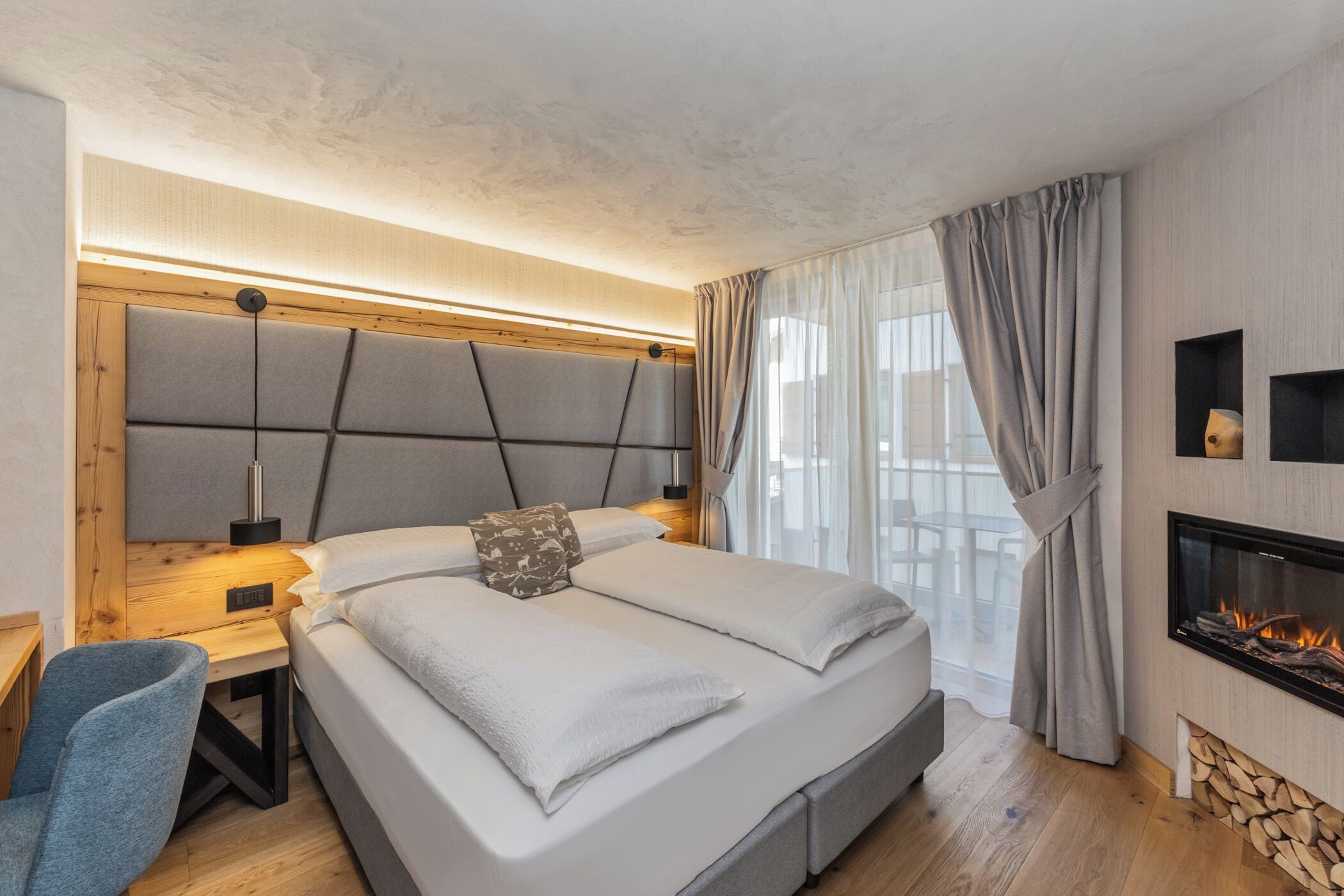 Dolomia | เครื่องนอนระดับพรีเมียม, ผ้านวมขนเป็ด, เตียงเมมโมรีโฟม, มินิบาร์