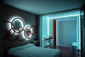 Desk, free rollaway beds, free WiFi, bed sheets - Hotel Centro Los Braseros (Burgos)