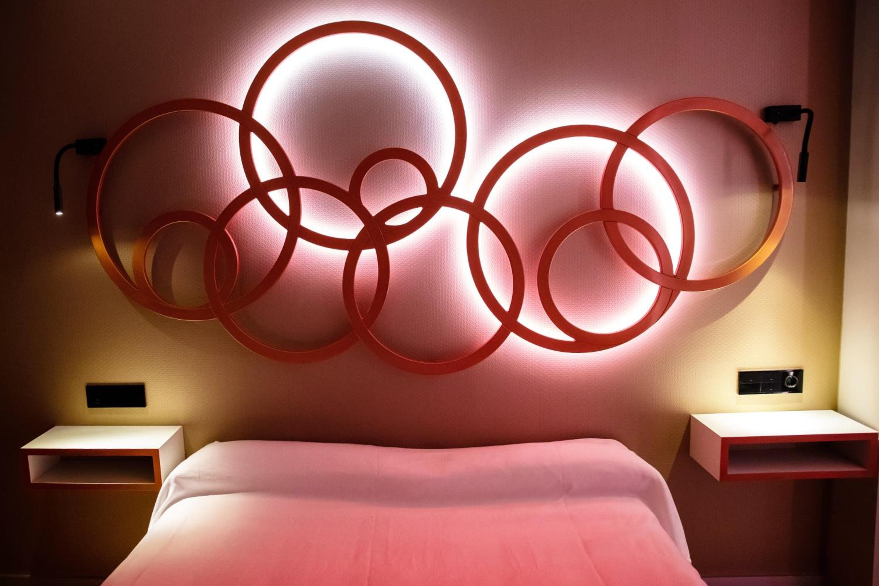 desk, free rollaway beds, free wifi, bed sheets