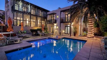 Outdoor pool, pool umbrellas, sun loungers