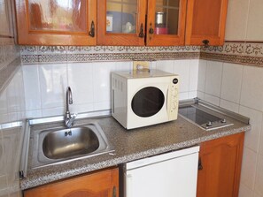 Basic Apartment | Private kitchen