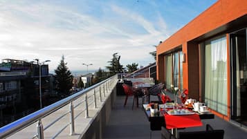 Deluxe tweepersoonskamer, 1 slaapkamer, uitzicht op stad | Uitzicht op de stad