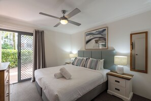 Décor unique, ameublement unique, fer et planche à repasser