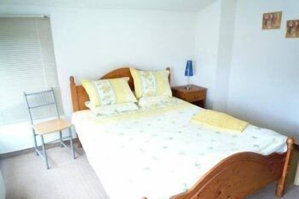 Pillowtop beds, desk, soundproofing, iron/ironing board