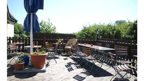 Terrace/patio - The Newmarket Inn (Lewes)