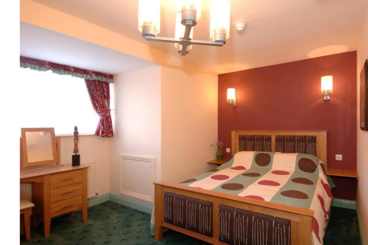 Iron/ironing board, free WiFi
