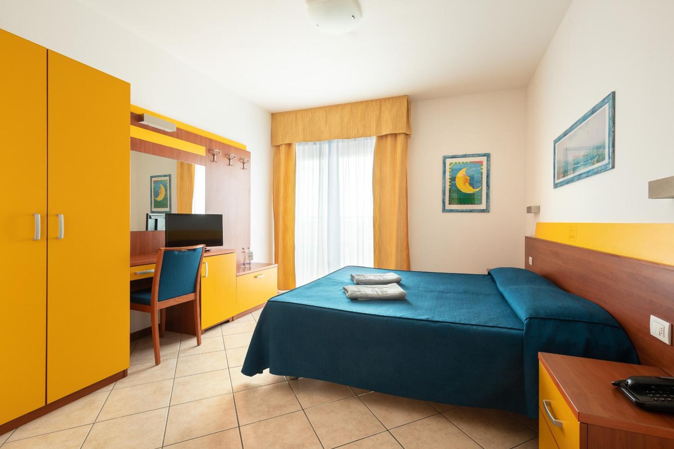 standard apartment, 2 bedrooms | minibar, in-room safe, desk, cots/infant beds