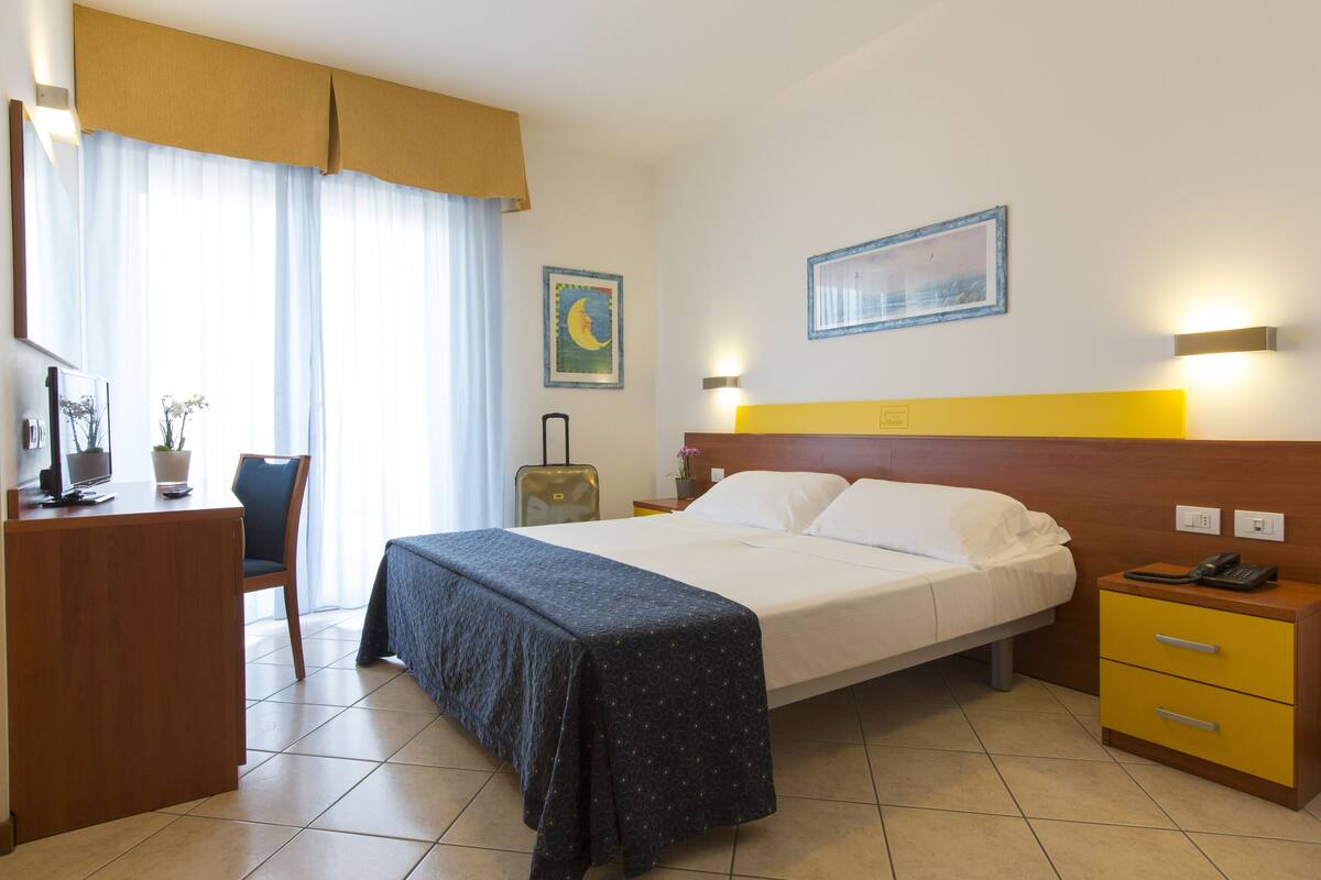 Double or Twin Room | Minibar, in-room safe, desk, cribs (surcharge)