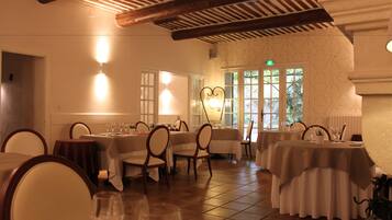 Lunch and dinner served, Mediterranean cuisine