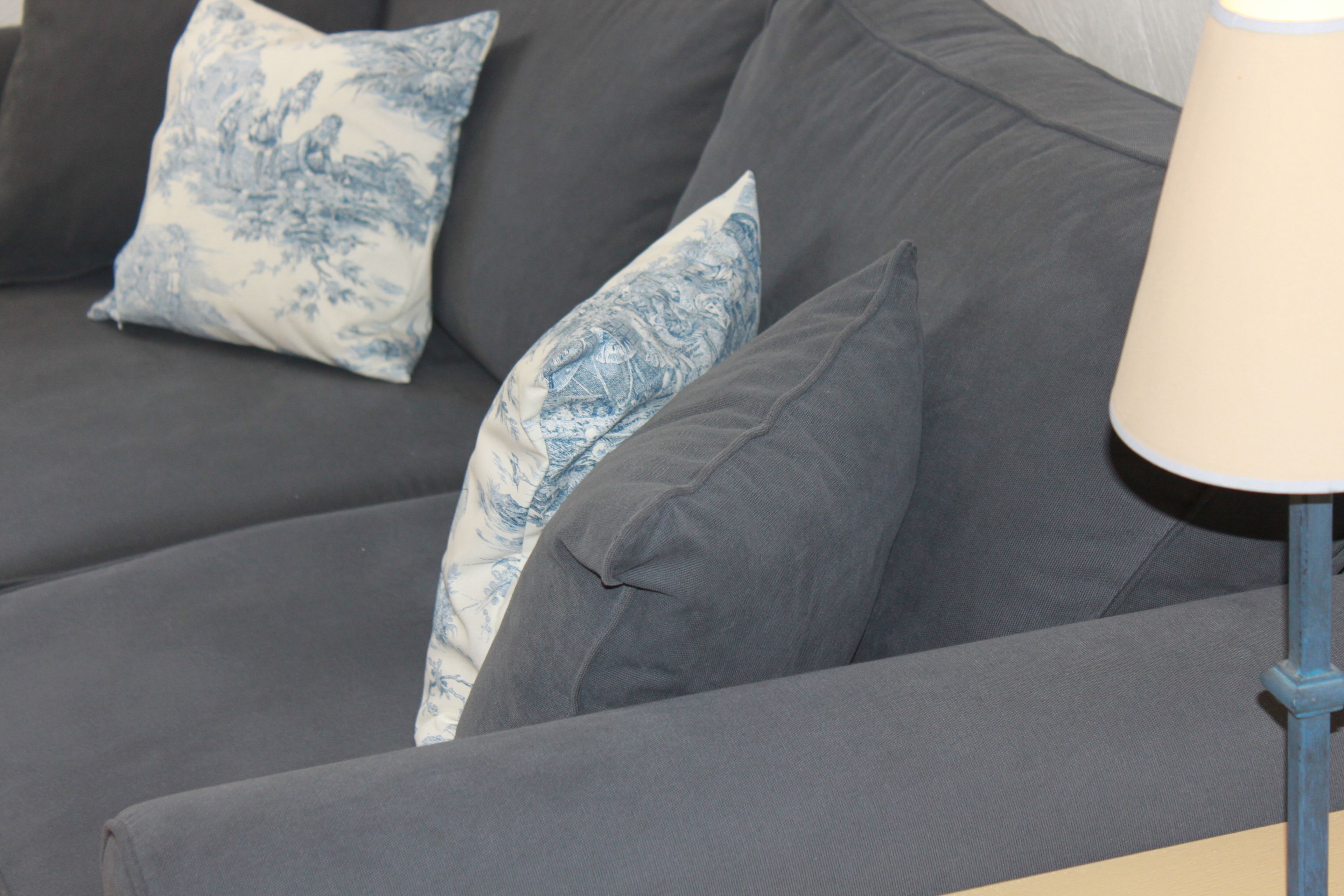 superior double room | living area | flat-screen tv