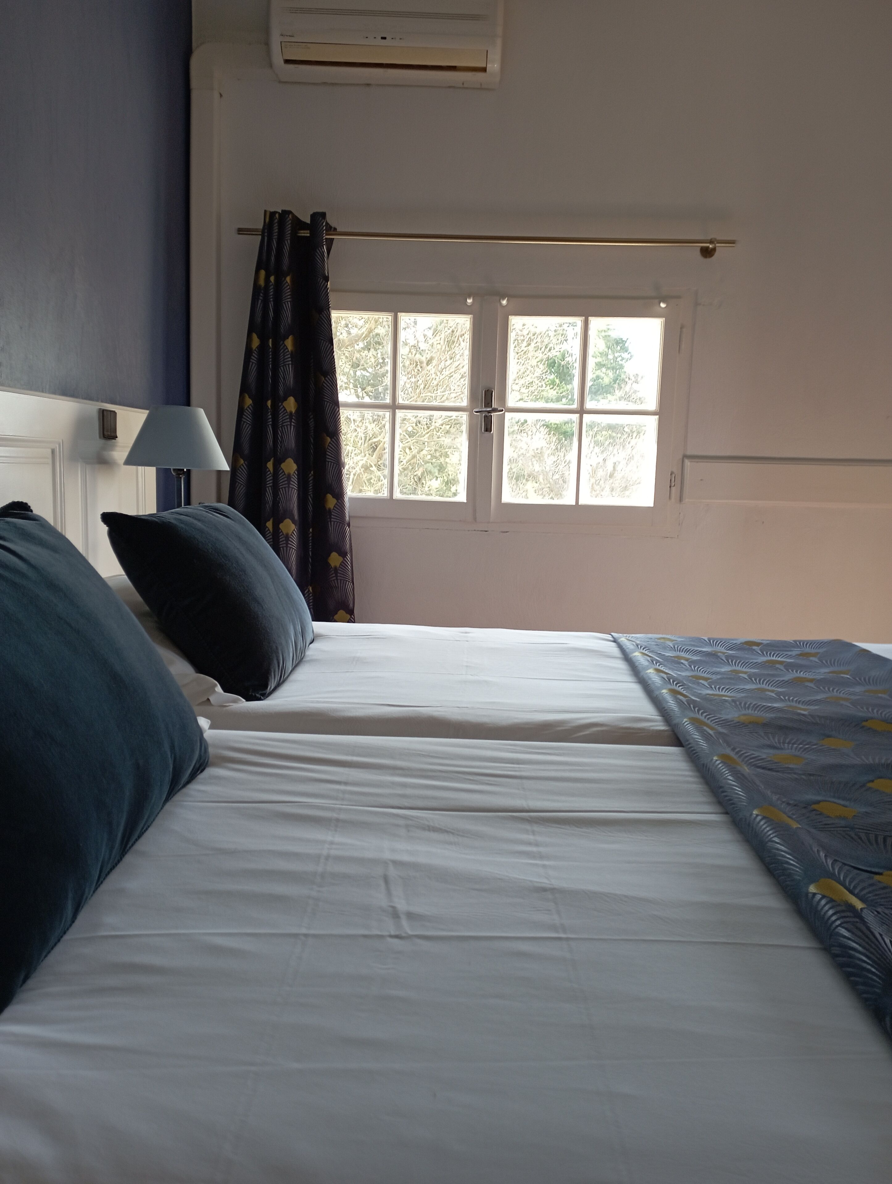 standard double room | 1 bedroom, premium bedding, cots/infant beds, rollaway beds
