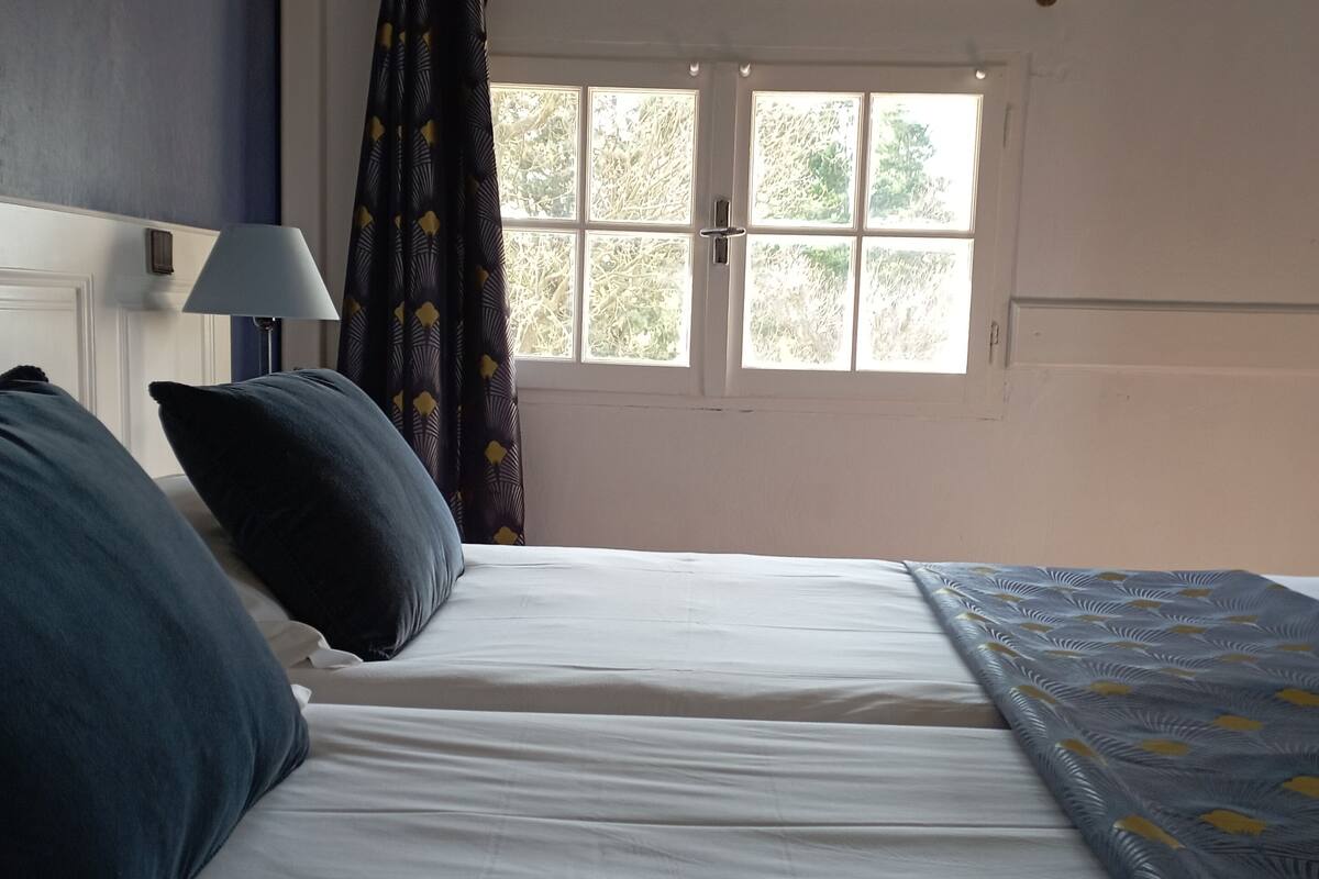 standard double room | 1 bedroom, premium bedding, cots/infant beds, rollaway beds