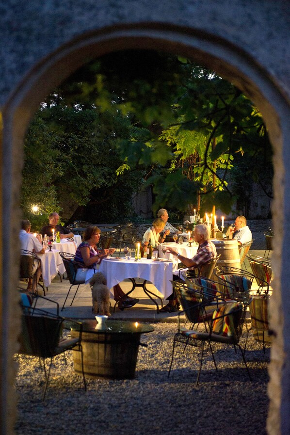 Lunch and dinner served, Mediterranean cuisine
