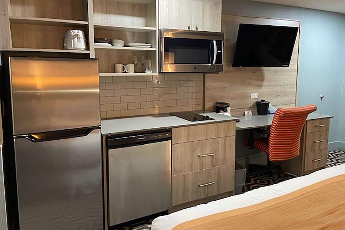 Kamer, 1 kingsize bed, niet-roken (Efficiency) | Verduisterende gordijnen, een strijkplank/strijkijzer, gratis wifi