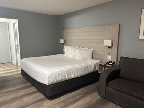 Blackout drapes, iron/ironing board, free WiFi, bed sheets - Ramada by Wyndham Medicine Hat (Medicine Hat)