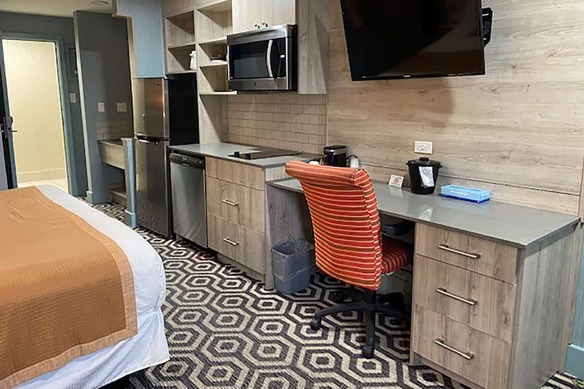 Kamer, 1 queensize bed, niet-roken (Efficiency) | Verduisterende gordijnen, een strijkplank/strijkijzer, gratis wifi